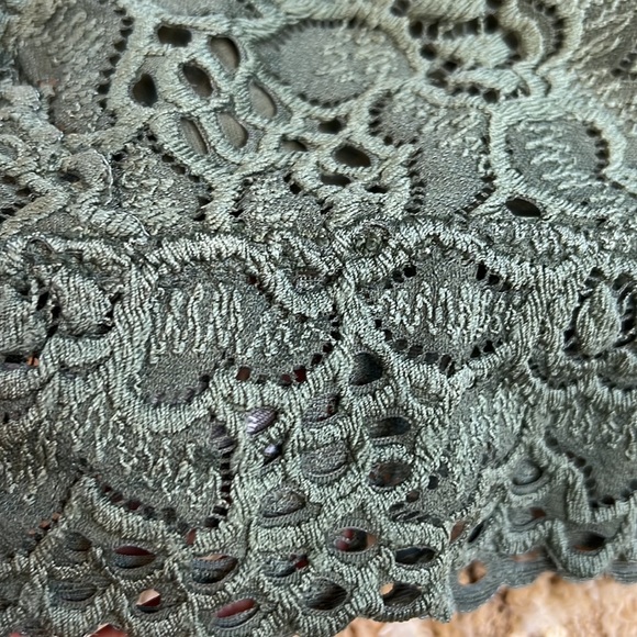 Aerie Laced Bralette, Green, Size Medium, No cups, V-Line Design, Comfy bra fit - Picture 4 of 8